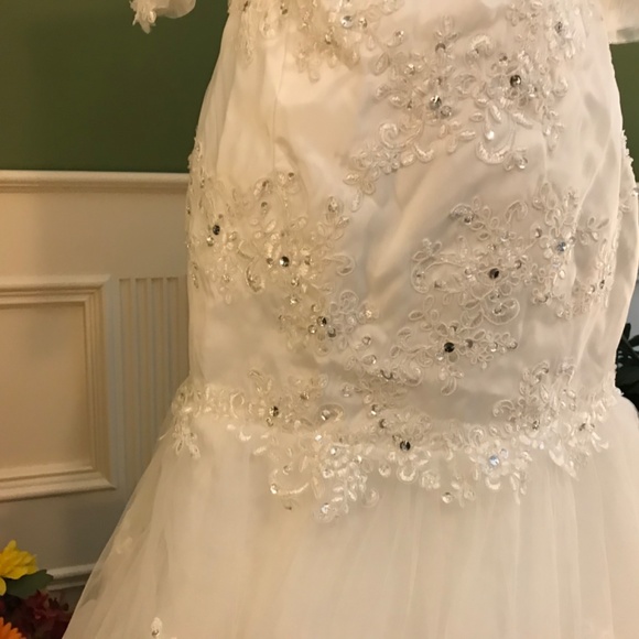 Wedding gown - Picture 3 of 16